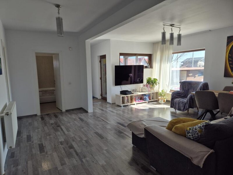 Casa in Darza (Buftea), carport, curte cocheta, utilata si mobilata